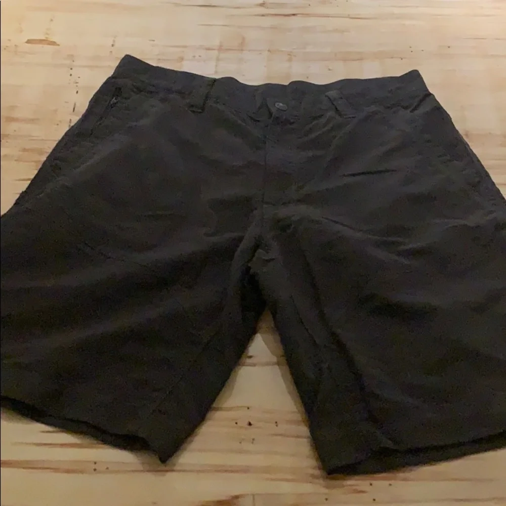 The North Face Charcoal Gray Cargo Shorts size 36